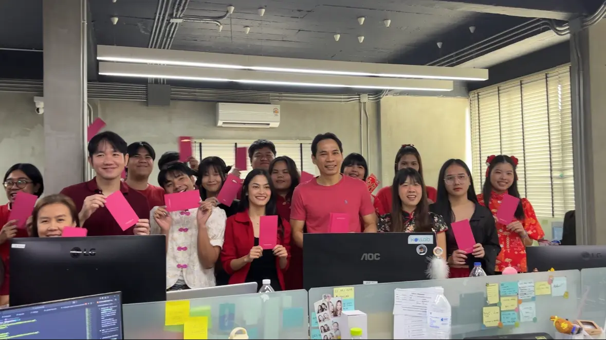 Colleagues smiling together with their red envelopes